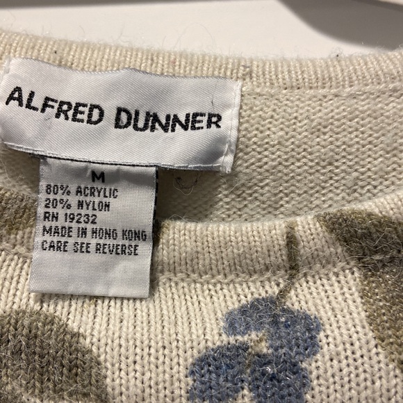 Alfred Dunner Floral print sweater.   Wash and wear.   Tiny beads on front - Picture 5 of 5